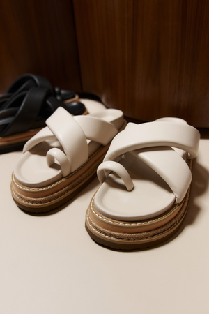 Thelma platform slide - bone