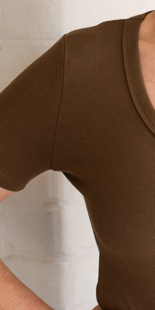 Ava ribbed tee - olive brown